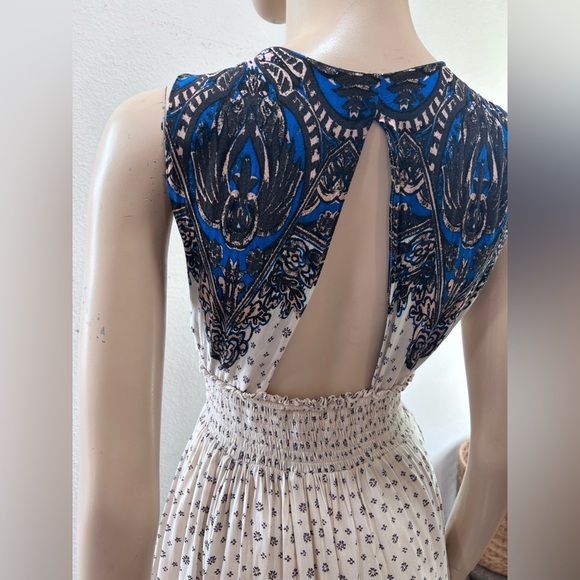 Elegant Blue and White Women's Dress - Picture 12 of 16